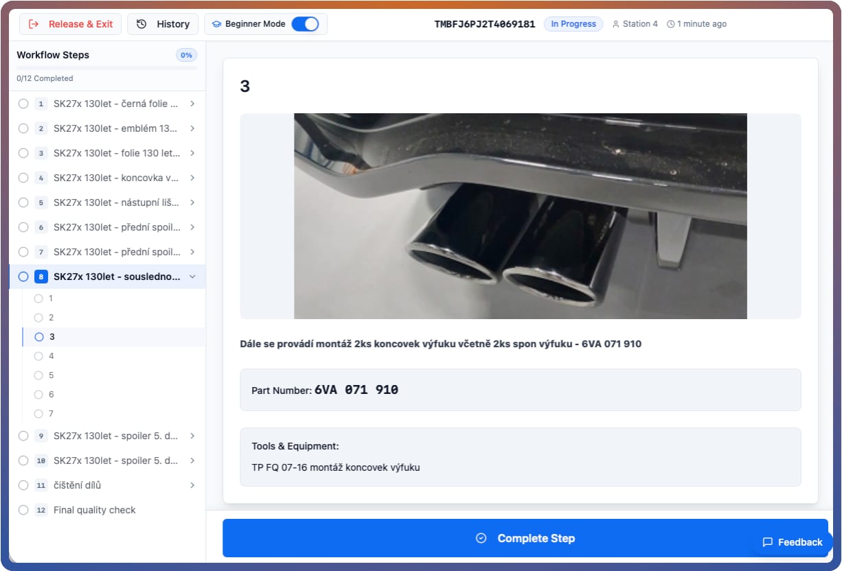 Digitális autóipari folyamat-munkalap, amely végigvezeti a kezelőt egy Škoda-átalakítás lépésein